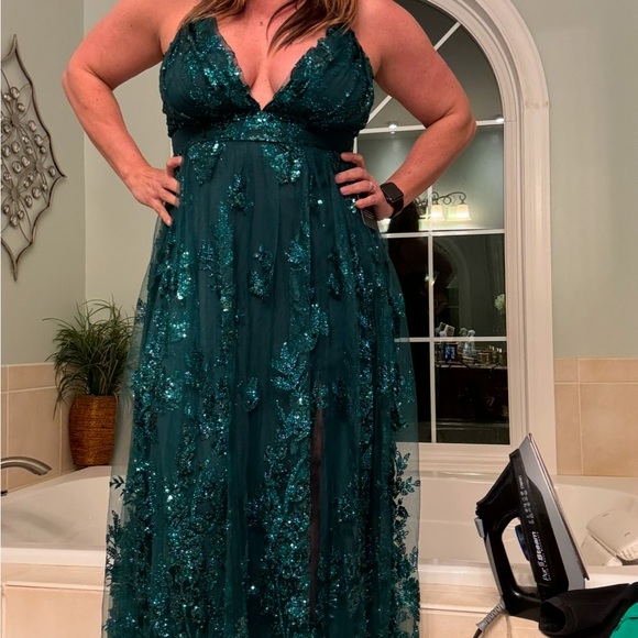 Baltic Born Soieblu Emerald Sequined Floral detail, Size L - Picture 4 of 9